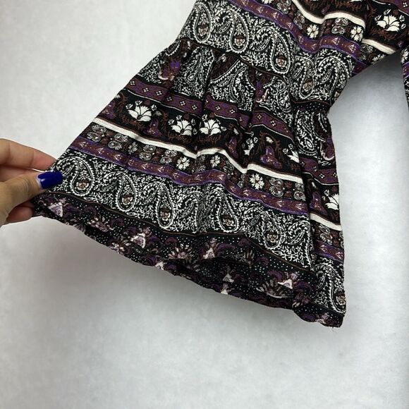 Forever 21 romper Size Small Floral Shorts Black Purple White Flowy Boho Sz M - Picture 9 of 12